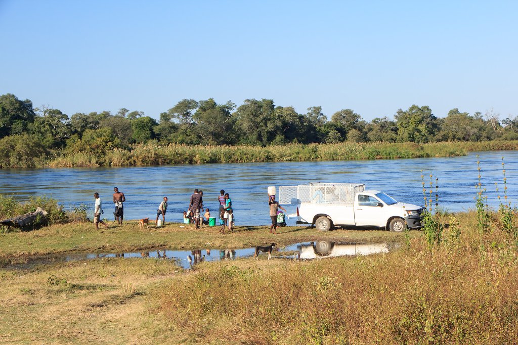 03-Fetching water from the Chobe River.jpg - Fetching water from the Chobe River